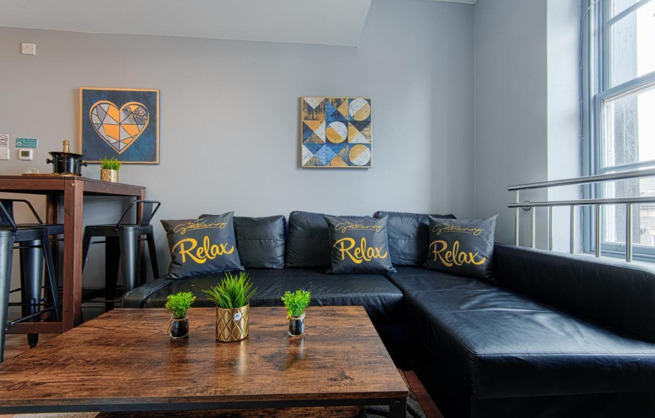 The Penthouse Gathering - Town Centre - Sleeps Up To 16 Wrexham Exterior foto