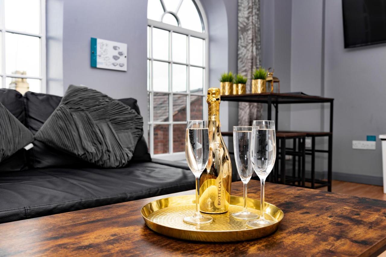 The Penthouse Gathering - Town Centre - Sleeps Up To 16 Wrexham Exterior foto