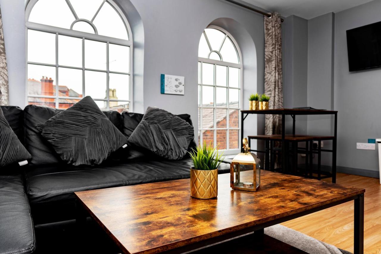 The Penthouse Gathering - Town Centre - Sleeps Up To 16 Wrexham Exterior foto